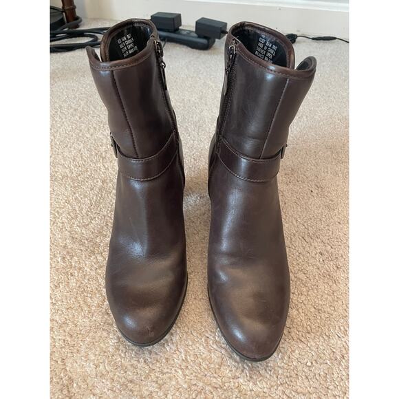 Clarks Womens Leather Ankle Boots Size 6.5M Brown Heel Buckle Side Zipper Heel - Picture 2 of 13
